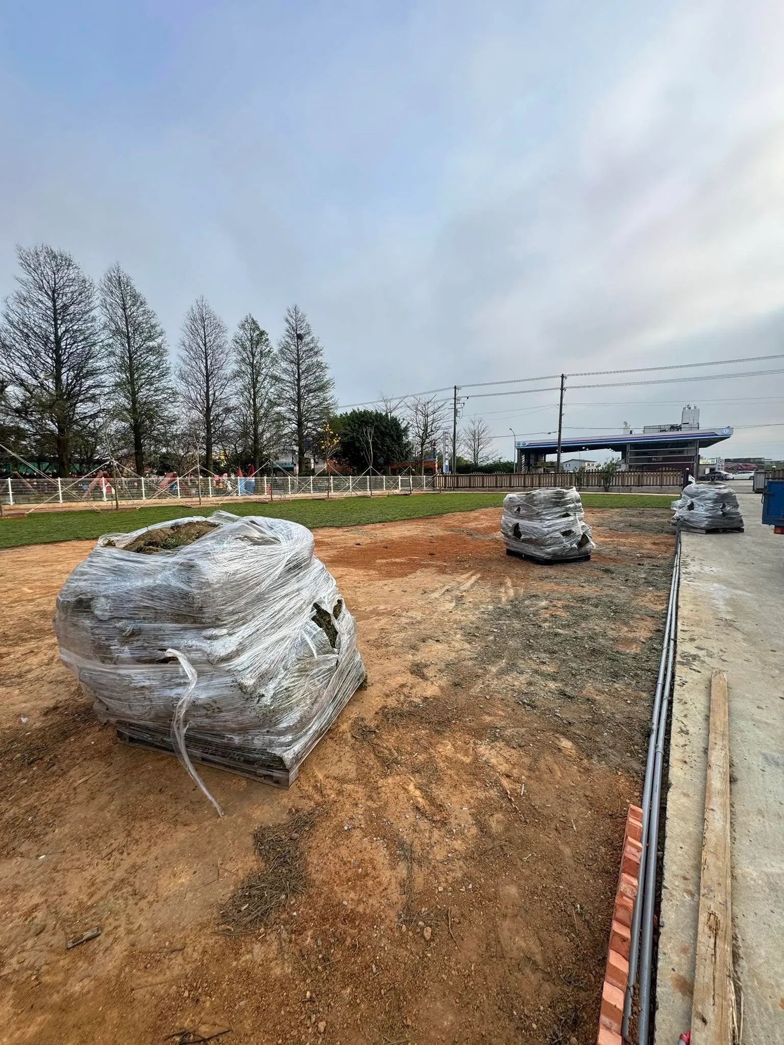 幼兒園戶外空間草皮鋪設前