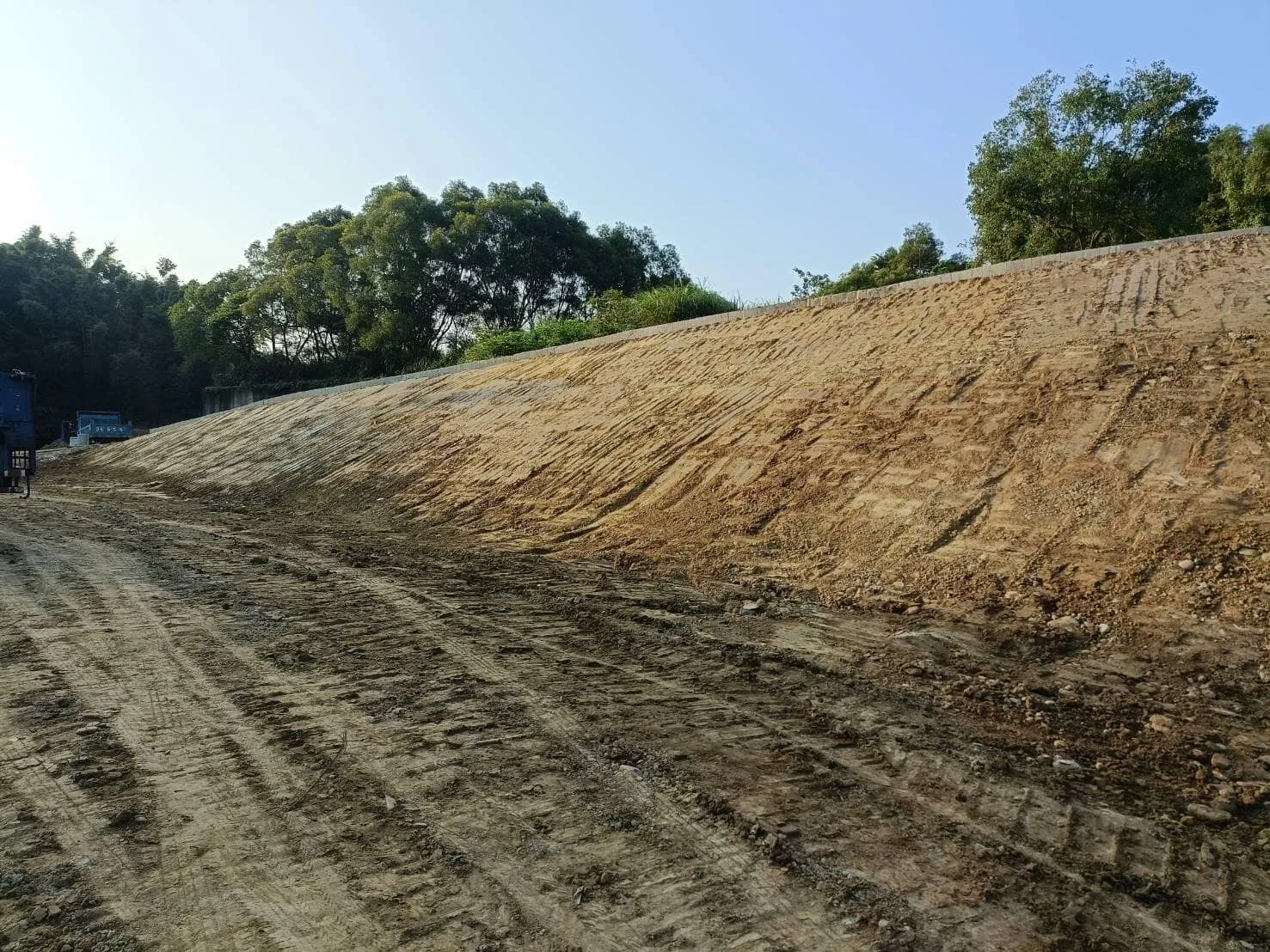 大型坡面整地壓實作業