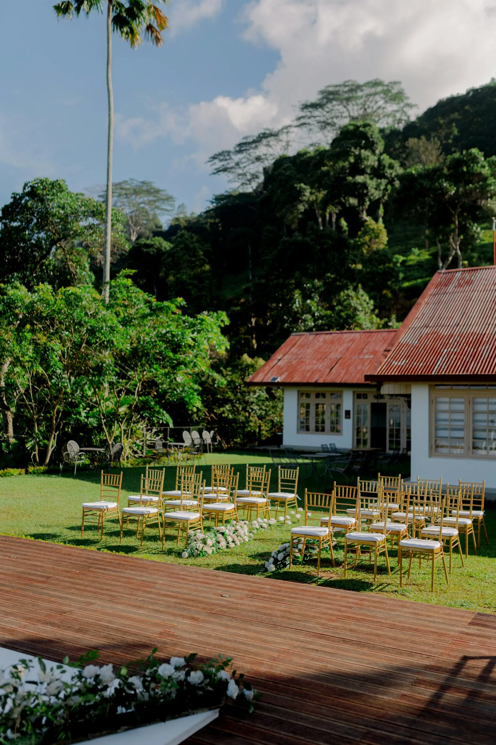 戶外草地婚禮場地佈置